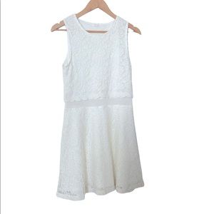 🎂 Feminin Minimalist Adorable white lace Garage dress size M.